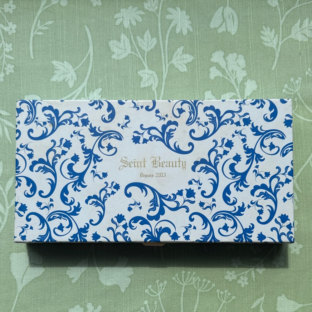 Seint, Ever After IIID Palette- 27     Blue & White Decorative Case